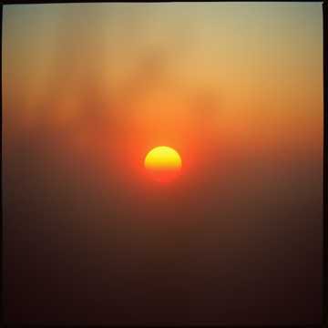 煙と夕日