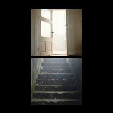 على بابك